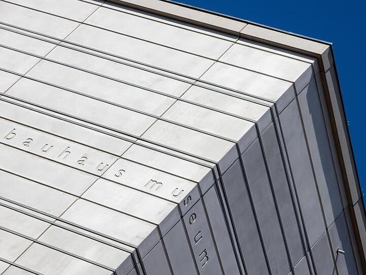 Im Zentrum des Weimarer Bauhaus-Museums steht eine Sammlung von Werkstattarbeiten des Bauhauses, die Gropius in den 1920er Jahren anlegte.
