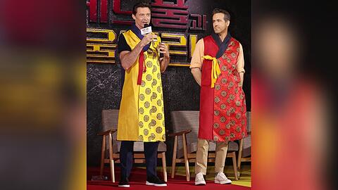 Hugh Jackman (li.) und Ryan Reynolds in Seoul.