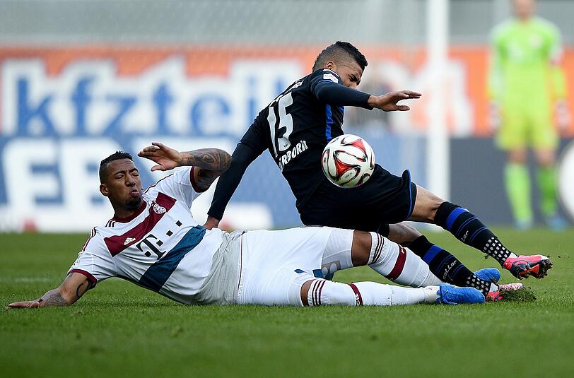 JÉROME BOATENG - NOTE 3 - Heiße Laufduelle mit Paderborns Kachunga, einmal sogar beinahe Hand in Hand. Nach einer knappen Stunde durfte sich Lakic versuchen. Peps Innenverteidiger Nummer eins (auf zwei: Benatia).