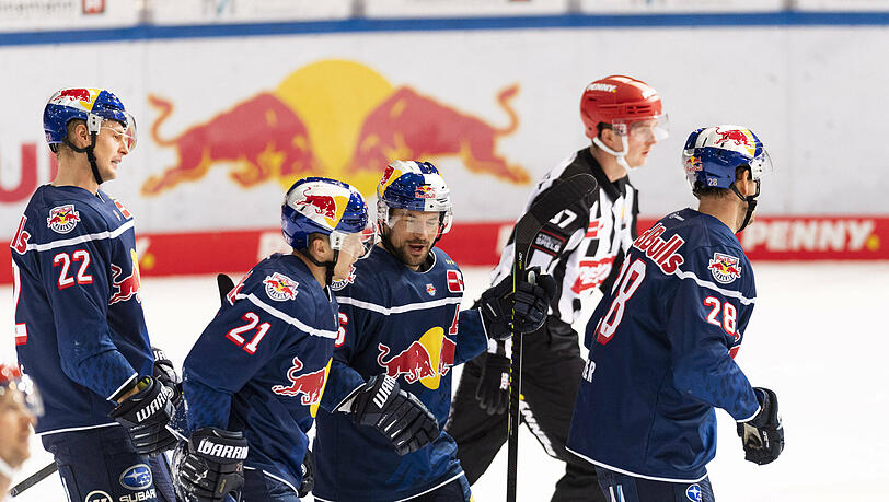EHC Red Bull Muenchen vs. Wild Wings Schwenningen, Olympia-Eisstadion, Muenchen. Im Bild: 22 EMIL QUAAS, 21 DOMINIK KAHUN, 36YANNIC SEIDENBERG, 82 Gogula, 28FRANK MAUER *** EHC Red Bull Munich vs. Wild Wings Schwenningen, Olympia Eisstadion, Munich In the picture 22 EMIL QUAAS, 21 DOMINIK KAHUN, 36YANNIC SEIDENBERG, 82 Gogula, 28FRANK MAUER EHC Red Bull Muenchen vs. Wild Wings Schwenningen, Olympia-Eisstadion, Muenchen. Im Bild: 22 EMIL QUAAS, 21 DOMINIK KAHUN, 36YANNIC SEIDENBERG, 82 Gogula, 28FRANK MAUER *** EHC Red Bull Munich vs. Wild Wings Schwenningen, Olympia Eisstadion, Munich In the picture 22 EMIL QUAAS, 21 DOMINIK KAHUN, 36YANNIC SEIDENBERG, 82 Gogula, 28FRANK MAUER