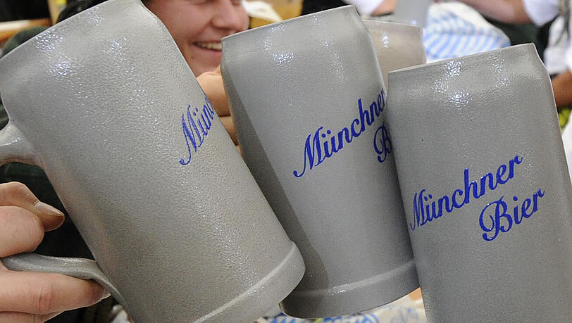 Maßkrugschlägerei auf der Oidn Wiesn. Maßkrugschlägerei auf der Oidn Wiesn.