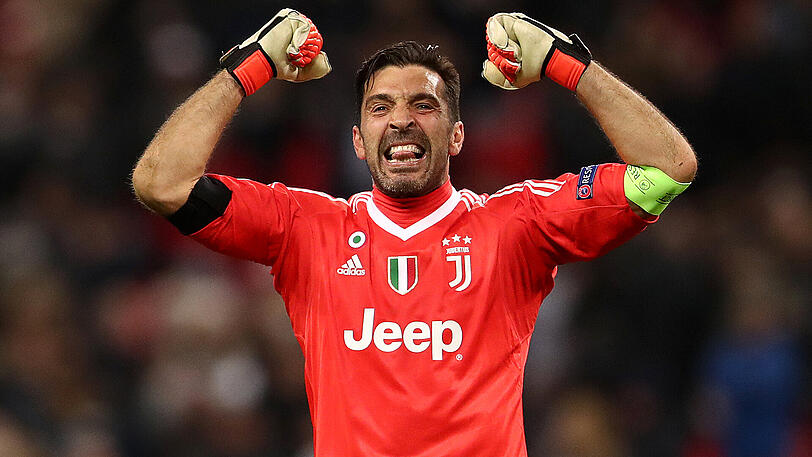 Weiter, immer weiter: Juventus-Torwartlegende Gianluigi Buffon feiert das Weiterkommen im Duell mit Tottenham Hotspur.