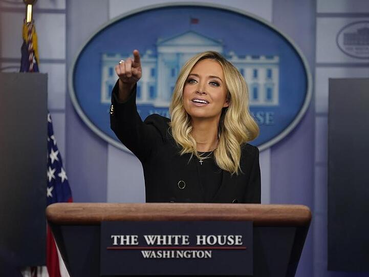 Trumps neue Sprecherin Kayleigh McEnany bei ihrer ersten Pressekonferenz im Weißen Haus.