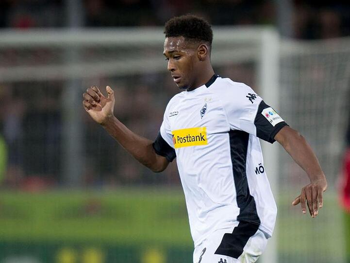FC Augsburg verpflichtet englischen Innenverteidiger Oxford. Foto: Steffen Schmidt/Archiv