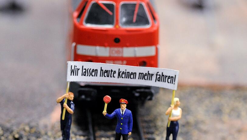 Schluss mit lustig! Die GDL-Mitglieder legen am Dienstag die Arbeit nieder. Schluss mit lustig! Die GDL-Mitglieder legen am Dienstag die Arbeit nieder.