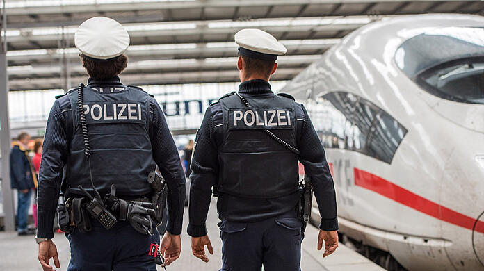 Eine Streife erkannte den Mann und nahm ihn fest. (Symbolbild)