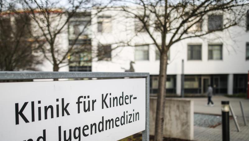 Blick auf das Gebäude der Klinik für Kinder- und Jugendmedizin des Universitätsklinikums Ulm. Foto: Christoph Schmidt/dpa/Archivbild Blick auf das Gebäude der Klinik für Kinder- und Jugendmedizin des Universitätsklinikums Ulm. Foto: Christoph Schmidt/dpa/Archivbild