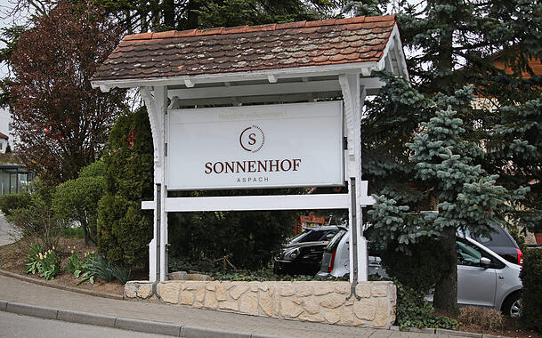Der Sonnenhof Aspach von Ulrich Ferber und Andrea Berg liegt im baden-württembergischen Kleinaspach. Der Sonnenhof Aspach von Ulrich Ferber und Andrea Berg liegt im baden-württembergischen Kleinaspach.