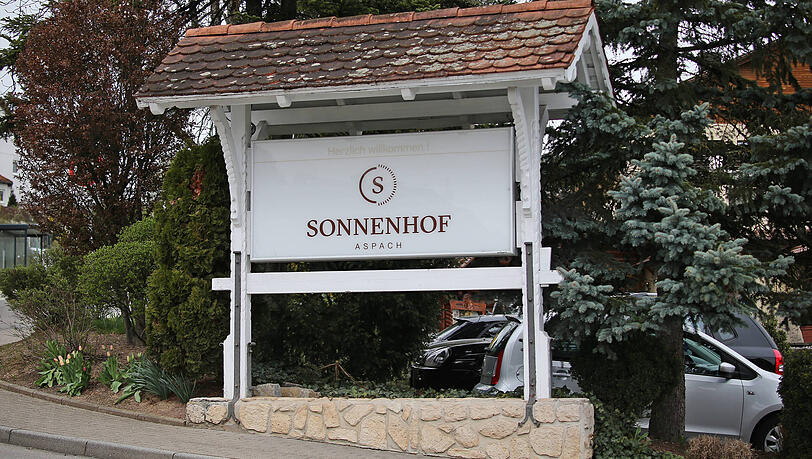 Der Sonnenhof Aspach von Ulrich Ferber und Andrea Berg liegt im baden-württembergischen Kleinaspach. Der Sonnenhof Aspach von Ulrich Ferber und Andrea Berg liegt im baden-württembergischen Kleinaspach.