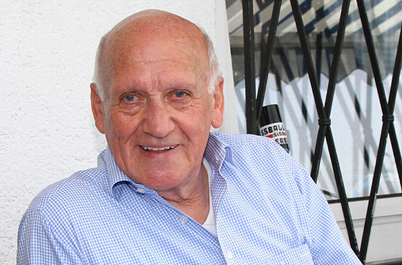Peter Grosser, Meisterlöwe: &bdquo;Ich finde es sehr gut, dass es mit der AZ weitergeht. Ich lese die Zeitung ja fast, seitdem sie 1948 herausgegeben wurde. Ich weiß noch gut: Als ich Kind war, gab es die AZ gegen 12 Uhr mittags. Sie ist eine Institution. Es wäre schlimm gewesen, wenn sie von der Bildfläche verschwunden wäre.&ldquo;