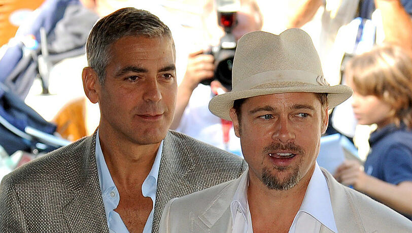 George Clooney und Brad Pitt kommen sich beim Kauf von Drehbüchern regelmäßig in die Quere. George Clooney und Brad Pitt kommen sich beim Kauf von Drehbüchern regelmäßig in die Quere.