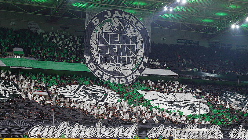 Eine geplante Fan-Choreo wurde von der Putz-Kolonne zerstört. Eine geplante Fan-Choreo wurde von der Putz-Kolonne zerstört.