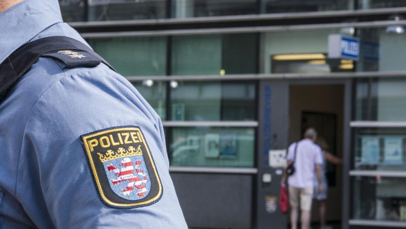 In der Affäre um rechtsextreme Drohmails werden Forderungen nach einem entschlossenerem Vorgehen gegen Rechtsextremismus bei der Polizei lauter. In der Affäre um rechtsextreme Drohmails werden Forderungen nach einem entschlossenerem Vorgehen gegen Rechtsextremismus bei der Polizei lauter.