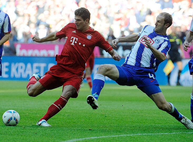 MARIO GOMEZ: Hatte bei seinem ersten Tor Glück, dass er den Ball nicht richtig getroffen hatte, traf später noch per Elfmeter zum 4:0. Zehn Saisontreffer jetzt. Eine Tormaschine, die richtig Spaß macht. Note 2