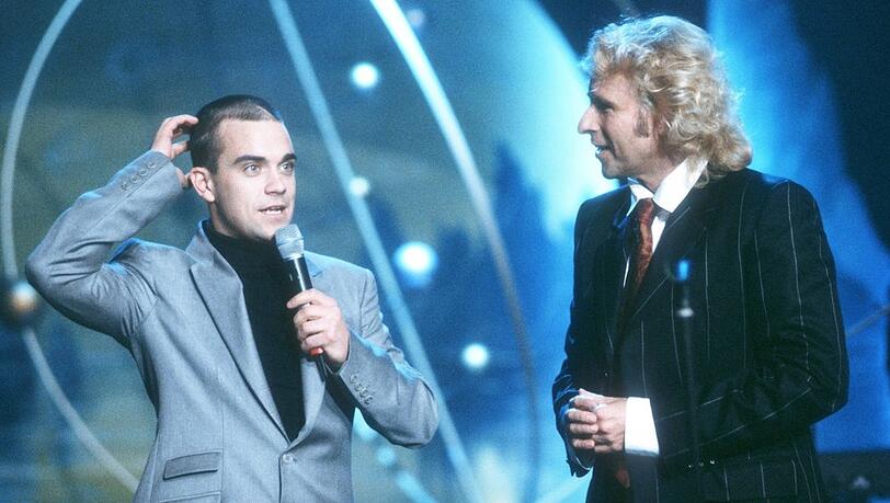 Robbie Williams im Dezember 1999 bei seinem ersten Solo-Auftritt in Thomas Gottschalks "Wetten, dass..?"-Show in Böblingen.