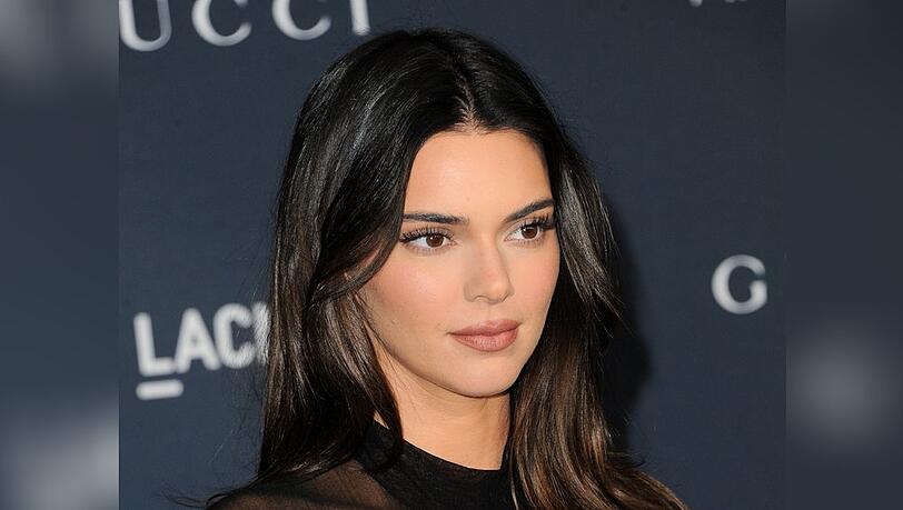 Der Make-up-Trend Cloud Skin zaubert einen ultraweichen, soften Look - wie hier bei Kendall Jenner.
