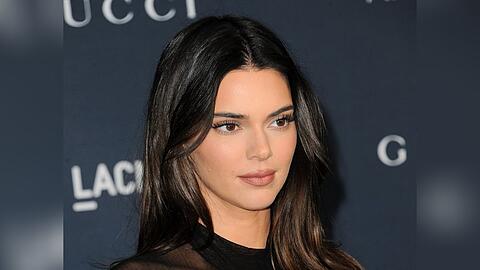 Der Make-up-Trend Cloud Skin zaubert einen ultraweichen, soften Look - wie hier bei Kendall Jenner.