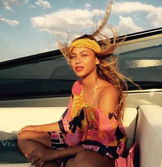 Lieber auf dem Boot in der Karibik, als in herbstlichen Gefilden: Popstar Beyonce