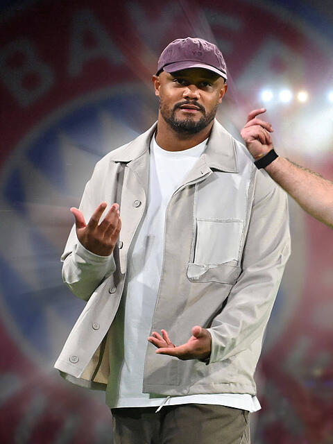 Hei&szlig;es Derby in Augsburg: Vincent Kompany (l.) tritt mit dem FC Bayern bei Manuel Baums FCA an.