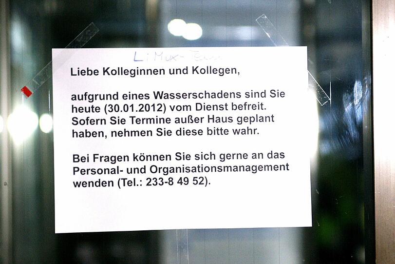 Die Sonnenstraße ist am Montagmorgen überflutet worden. Die Bilder vom Einsatz
