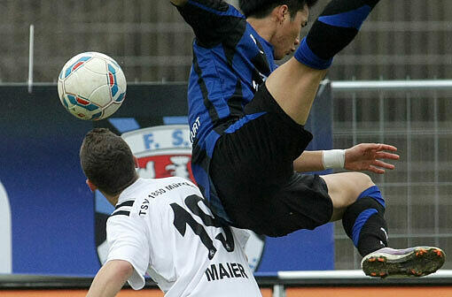 SEBASTIAN MAIER: Der 18-Jährige schlenzte einen gefährlichen Freistoß knapp am Tor vorbei. Fortan aber kam er nicht mehr oft an den Ball. Note 4