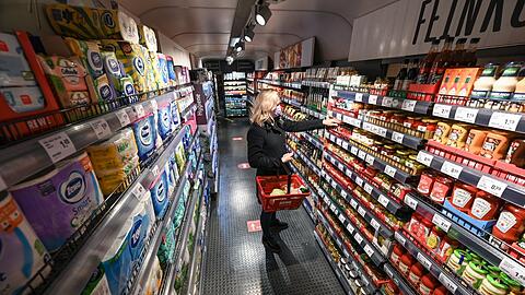 Wer hat im Supermarkt so viel Geduld und Zeit, bei jedem Produkt die Mengenangaben im Vergleich zu früher zu studieren? Kaum jemand.