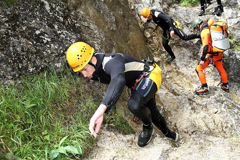 Die Löwen beim Team-Building: Beim Trainingslager in Bad Häring stand am Freitag Canyoning auf dem Programm. Die Bilder aus den Schluchten!