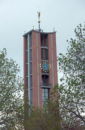 Unterstützung bekamen sie dabei von Pfarrer Roth der nahen Matthäuskirche. Er würde sich generell freuen, wenn der Park ein wenig belebt würde, sagte der Pfarrer der AZ.