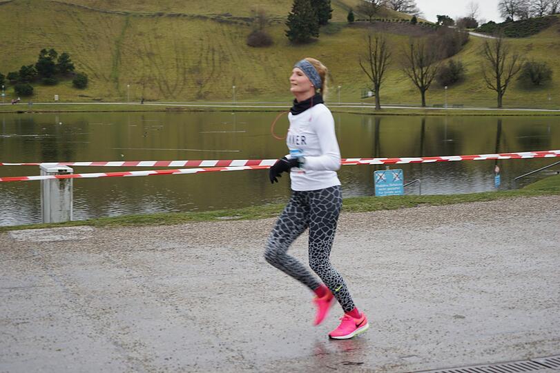 Noch einmal einen Winterlauf mit rund 1000 Teilnehmern gab es am Samstag im Olympiapark. Hier die besten Bilder.