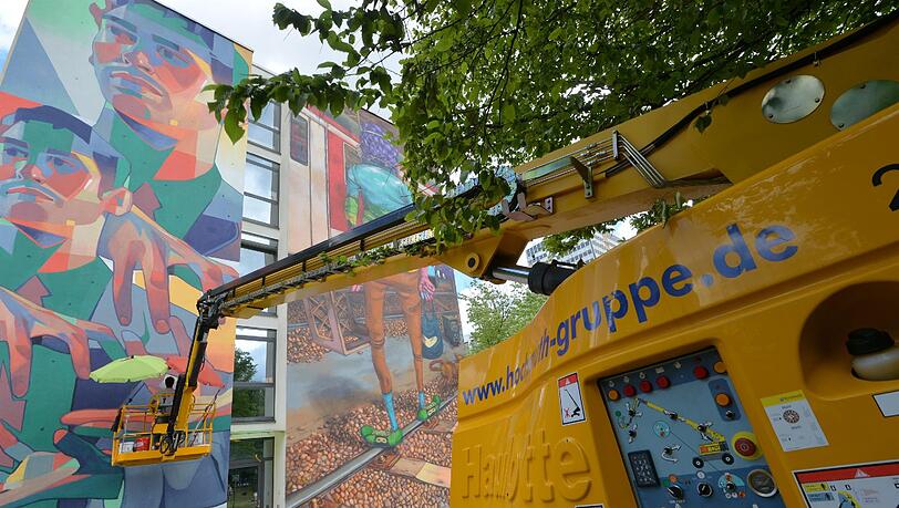 Diese großflächigen Graffitis zieren jetzt die Gebäude auf dem ehemaligen Siemens-Gelände. Diese großflächigen Graffitis zieren jetzt die Gebäude auf dem ehemaligen Siemens-Gelände.