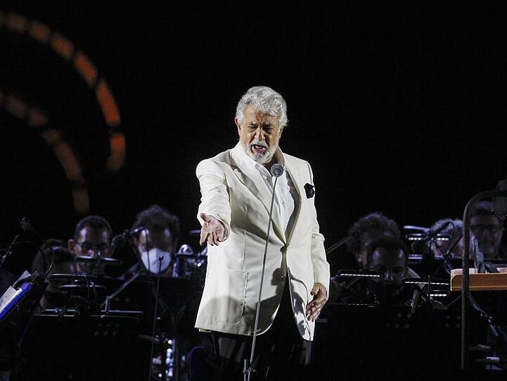 Plácido Domingo, Opernsänger aus Spanien, im italienischen Caserta wieder auf der der Bühne.