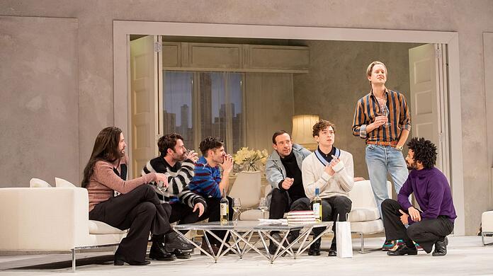Das Berliner Theatertreffen wird am 12.05.2023 mit dem Sieben-Stunden-Stück von Regisseur Stölzl, eine Produktion des Münchner Residenztheaters, eröffnet.