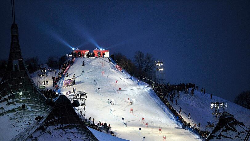 Der kleine Münchner Olympiaberg taugt auch als Rennpiste: Hier beim Weltcup-Parallelslalom im Januar 2011. Der kleine Münchner Olympiaberg taugt auch als Rennpiste: Hier beim Weltcup-Parallelslalom im Januar 2011.