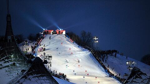 Der kleine Münchner Olympiaberg taugt auch als Rennpiste: Hier beim Weltcup-Parallelslalom im Januar 2011.