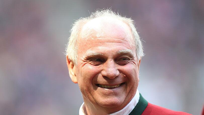 Im November will Uli Hoeneß zurück an die Spitze des FC Bayern. Dann findet die Jahreshauptversammlung inklusive Präsidentschaftswahl statt. Im November will Uli Hoeneß zurück an die Spitze des FC Bayern. Dann findet die Jahreshauptversammlung inklusive Präsidentschaftswahl statt.