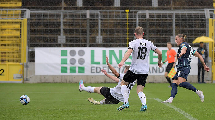 Fynn Lakenmacher trifft zum 2:0 für 1860.