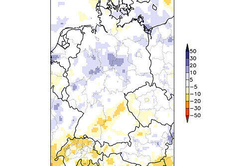 Die Niederschlagsänderungen für Deutschland im Sommer. Gezeigt wird die Zu- und Abnahme in Prozent für die Jahre 2031 bis 2060 gegenüber dem Zeitraum 1971 bis 2000. In Franken werden die Sommer, wie man an der gelben Farbgebung erkennen kann, deutlich trockener.