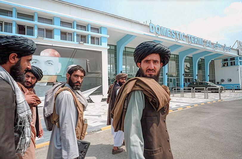Am 15. August 2021 übernahmen die Taliban nach dem Abzug der US-Truppen erneut die Macht in Afghanistan. Am 15. August 2021 übernahmen die Taliban nach dem Abzug der US-Truppen erneut die Macht in Afghanistan.