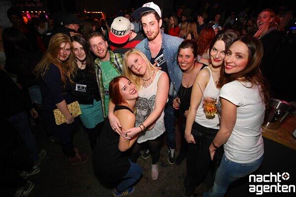 Das Wochenende beginnt am "Mixwoch": Der Slogan des Crux ging wieder einmal auf. Der "Mixwoch" war die heißeste Party am Mittwoch. Noch mehr Fotos auf: