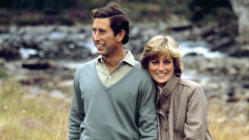 Lächeln trotz Spannungen? Prinz Charles und Diana posieren im August 1981 während ihrer Flitterwochen im schottischen Balmoral.