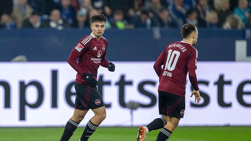 Jens Castrop (l) spielt in der neuen Saison für Mönchengladbach.