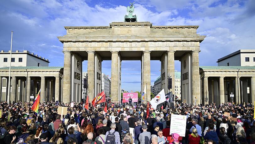 Am Montag demonstrierten in Berlin Menschen gegen die AfD. Am Montag demonstrierten in Berlin Menschen gegen die AfD.