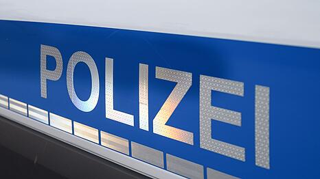 Die Polizei geht von einem gewaltsamen Tod des Mannes aus. (Symbolbild)