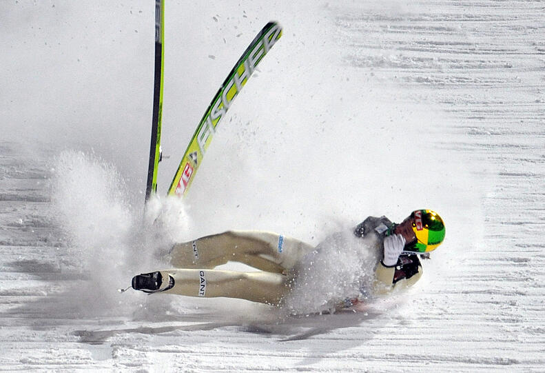 Die Bilder vom Sturz in Oberstdorf.
