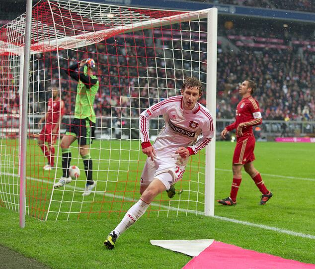 9. Spieltag, FC Bayern - Bayer Leverkusen 1:2: Schwupps, da isses passiert! Lahm und Boateng sorgen mit zwei halben Eigentoren für die erste Niederlage der Saison. Nobody's perfect.