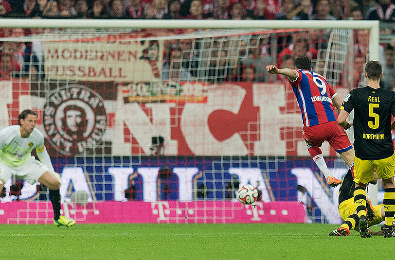 1.11.2014 &ndash; 10. Spieltag, Bayern-Dortmund 2:1: Es ist das letzte Duell. Selten reiste der BVB so schlecht in der Tabelle platziert zum FC Bayern. Dennoch ist es das heiße Duell. Auch weil Robert Lewandowski sein erstes echtes Spiel gegen Ex-Klub Dortmund absolviert. Und er trifft auch noch zum zwischenzeitlichen 1:1. Dann macht Robben &ndash; wieder einmal &ndash; per Elfer den Sieg perfekt. Am Samstag fehlt er nun verletzt.
