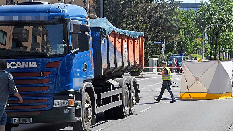 Bilder von der Moosacher Straße: Hier überrollte ein Lkw ein neunjähriges Mädchen.