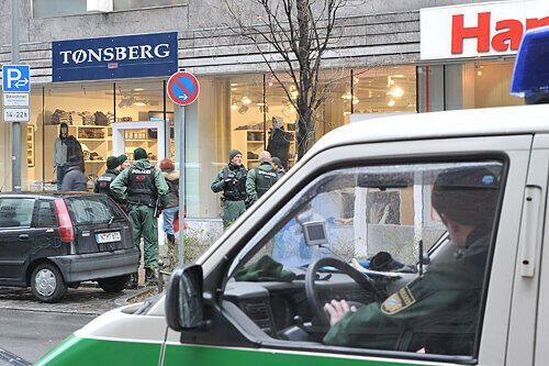 Wurde bei der Demonstration von der Polizei massiv geschützt: Der Tonsberg-Laden nahe der Straße der Menschenrechte.