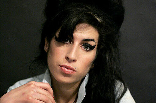 Amy Winehouse: Ihr Ex-Mann will im Knast Amys Leben niederschreiben.