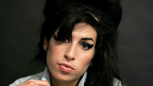 Amy Winehouse: Ihr Ex-Mann will im Knast Amys Leben niederschreiben. Amy Winehouse: Ihr Ex-Mann will im Knast Amys Leben niederschreiben.